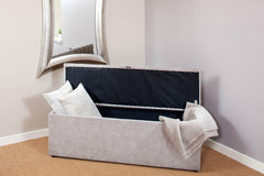 Ottoman storage box with Chesterfield upholstered lid Blanket Box