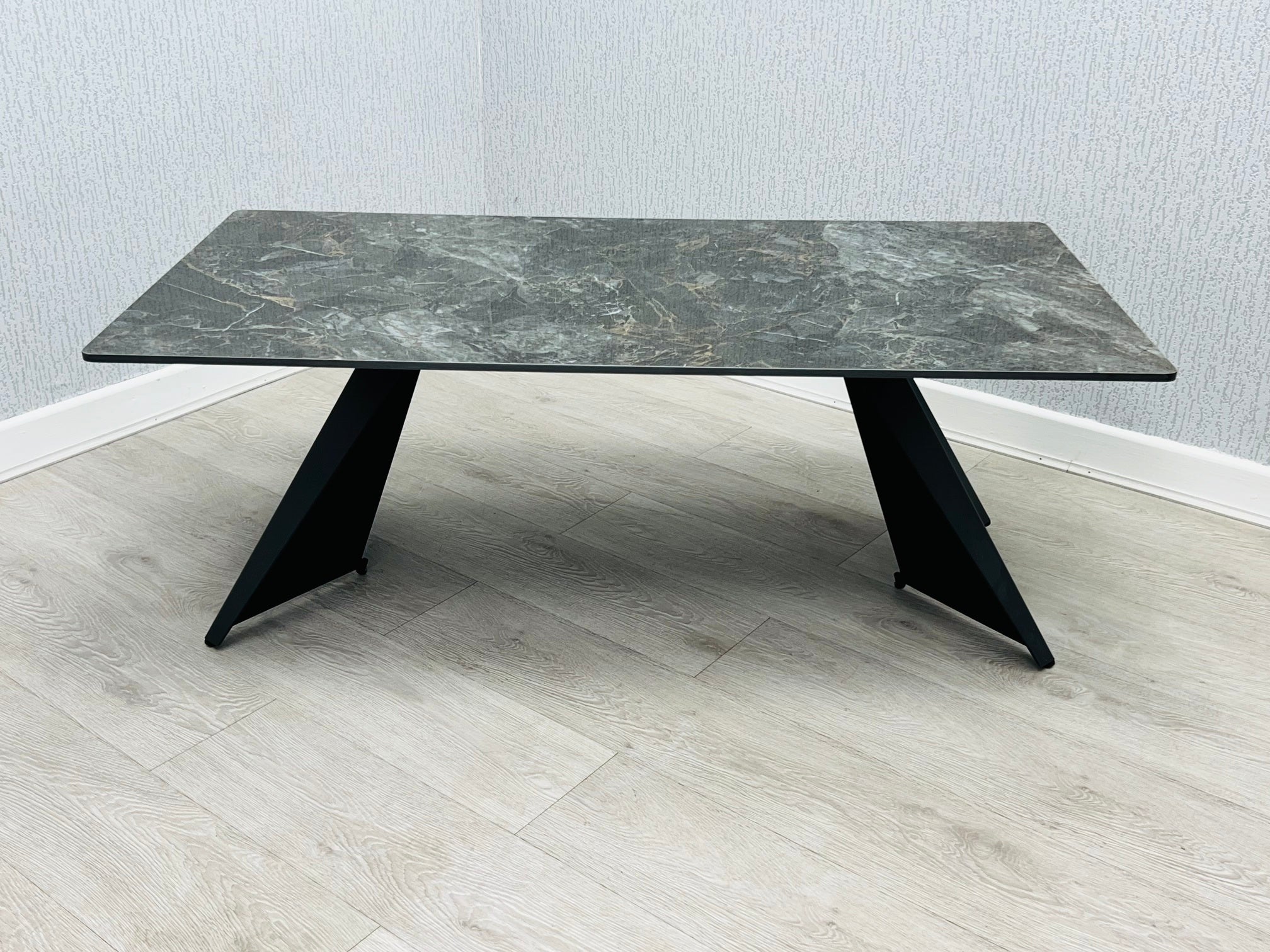 Chicago Ceramic Coffee Table – 120cm Black & Gold