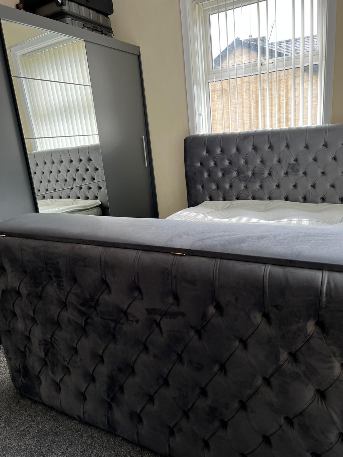 Ambassador Tv Bed Velvet Chesterfield Upholstered – Stratus Interior