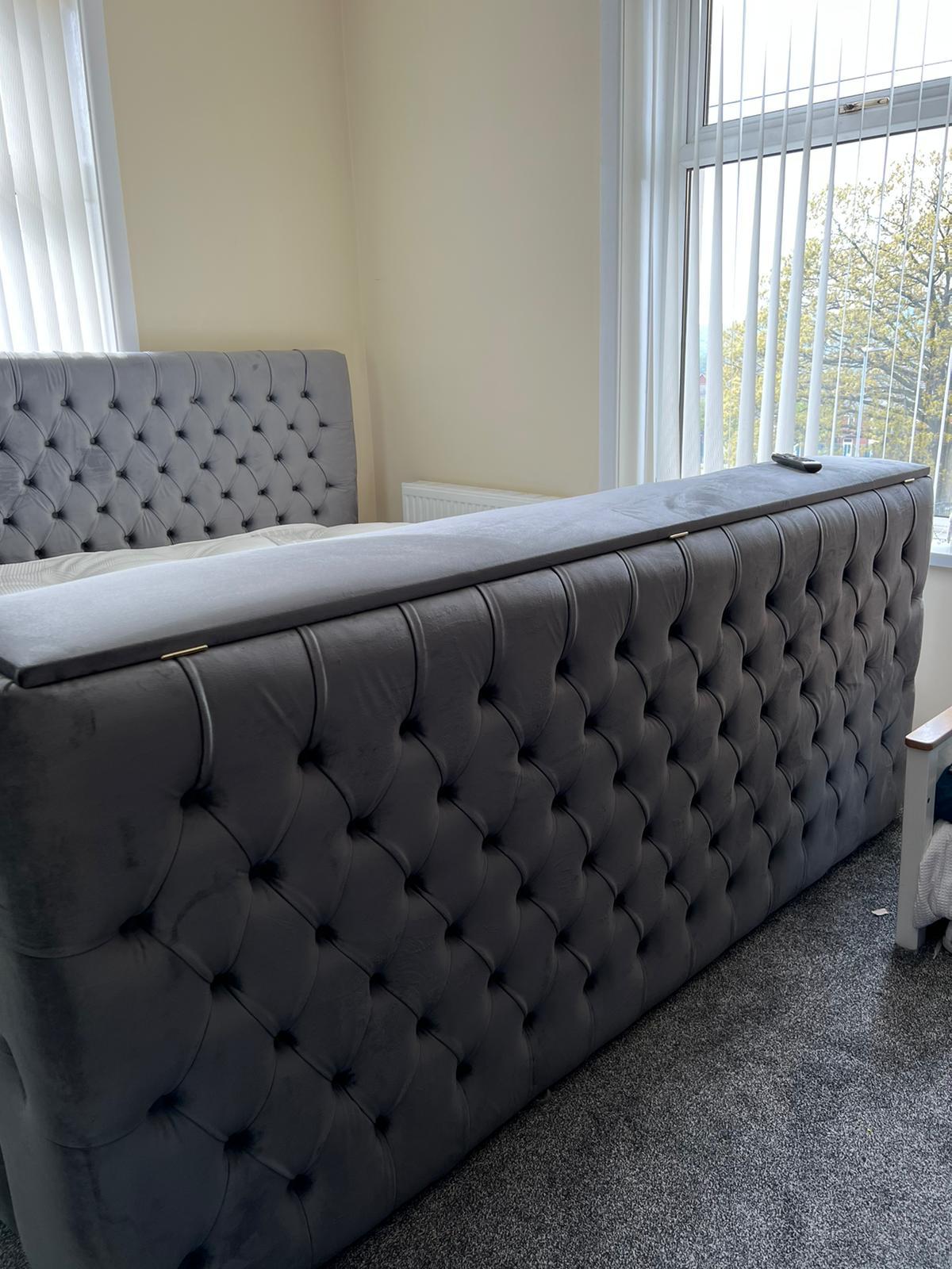 Ambassador Tv Bed Velvet Chesterfield Upholstered – Stratus Interior