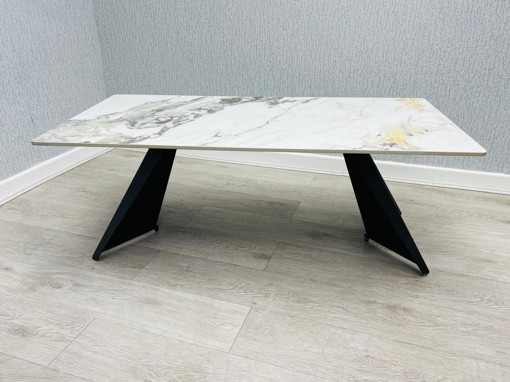 Chicago Ceramic Coffee Table – 120cm Cream & Gold